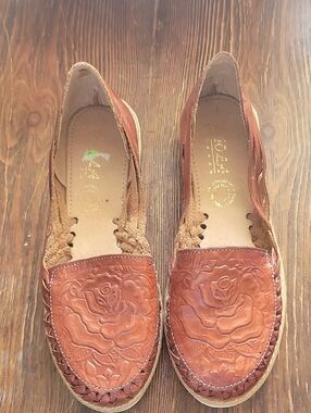 PAOLA Mexican Leather Huarache Floral Engraveing Flats Cognac Brown Size 7 Flats